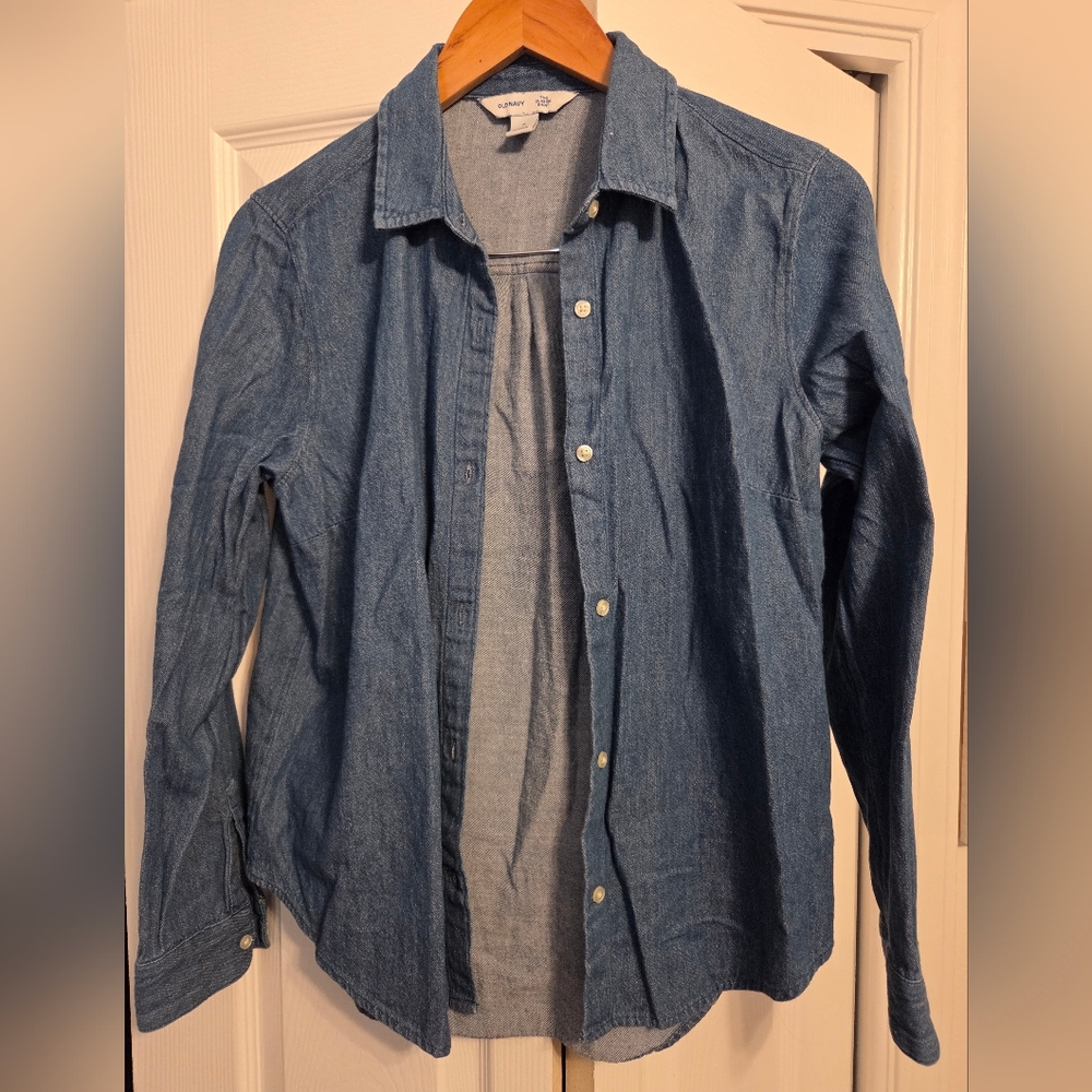 Old Navy Classic Medium Wash Denim Button Down Shirt - M - Picture 2 of 5